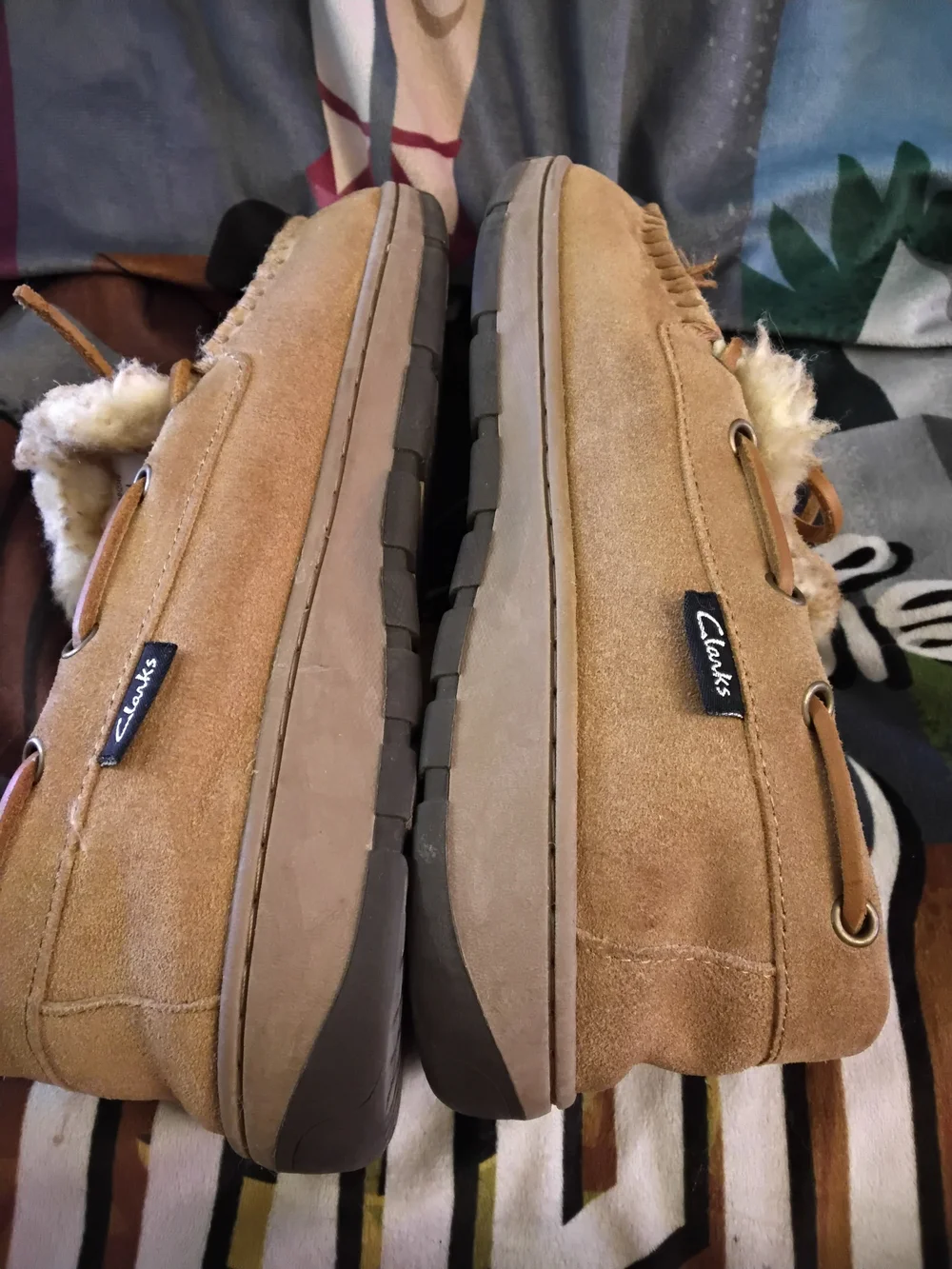 Clarks Men's size 9 Tan Suede Fur Lined Slip On Shoes loafers Slippers with shoe